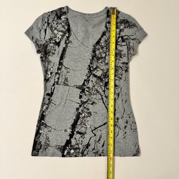 Kenneth Cole - Abstract Splash Metallic Detail Tee in Gray Silver and Black - Picture 5 of 6